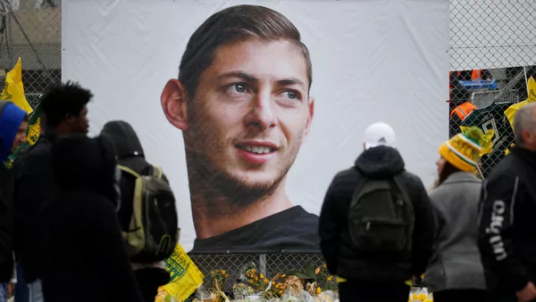 Homenaje al futbolista argentino Emiliano Sala - Sputnik Mundo