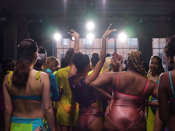 Más allá de los estereotipos: este desfile de moda no te dejará indiferente - Sputnik Mundo