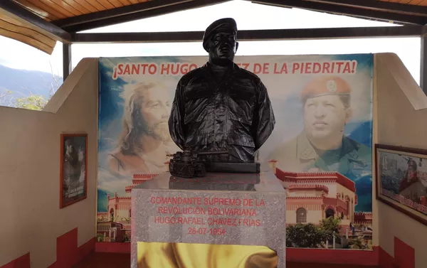 Monumento en memoria a Hugo Chávez, en la comunidad de La Piedrita Monumento en memoria a Hugo Chávez, en la comunidad de La Piedrita - Sputnik Mundo