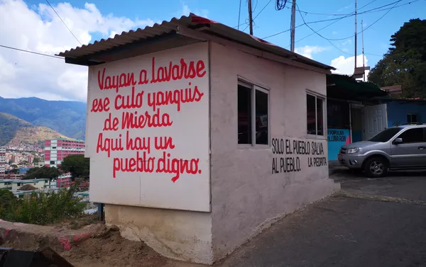 Mural en La Piedrita, mensaje a los Yanquis Mural en La Piedrita, mensaje a los Yanquis - Sputnik Mundo