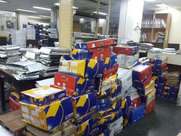 Cajas de expedientes apilados y abandonados en el edificio de la Cámara Federal de Casación Penal en Buenos Aires, Argentina - Sputnik Mundo