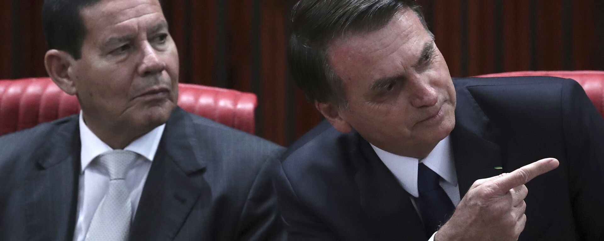 El vicepresidente de Brasil, Antonio Hamilton Mourao, y el presidente Jair Bolsonaro - Sputnik Mundo, 1920, 08.02.2022