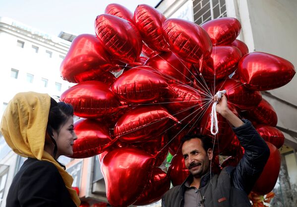 Así se celebra el día de San Valentín en distintos países del mundo - Sputnik Mundo