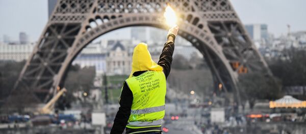 Las protestas de los 'chalecos amarillos' en París - Sputnik Mundo