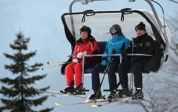 Vladímir Putin, Alexandr Lukashenko y su hijo Mijaíl en Sochi - Sputnik Mundo