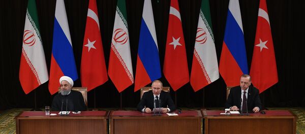 El presidente de Irán, Hasán Rohaní, el presidente de Rusia, Vlad'imir Putin, y el presidente turco, Recep Tayyip Erdogan - Sputnik Mundo