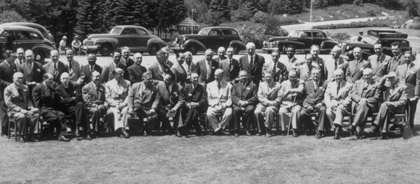 Los participantes de la conferencia en Bretton Woods - Sputnik Mundo