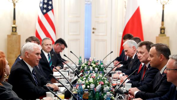 Delegaciones de EEUU y Polonia durante la conferencia sobre Oriente Próximo en Varsovia Delegaciones de EEUU y Polonia durante la conferencia sobre Oriente Próximo en Varsovia - Sputnik Mundo