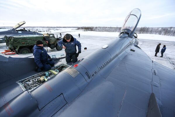 Cazas navales de la Flota del Norte surcan el cielo de Múrmansk Cazas navales de la Flota del Norte surcan el cielo de Múrmansk - Sputnik Mundo
