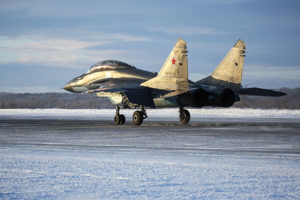 Cazas navales de la Flota del Norte surcan el cielo de Múrmansk Cazas navales de la Flota del Norte surcan el cielo de Múrmansk - Sputnik Mundo