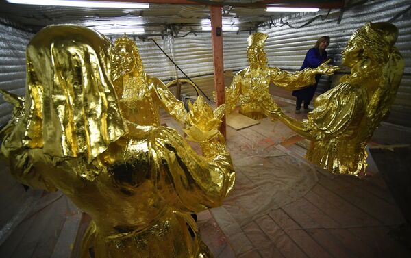 La restauración de la fuente 'Amistad de los pueblos' en un taller de Moscú - Sputnik Mundo