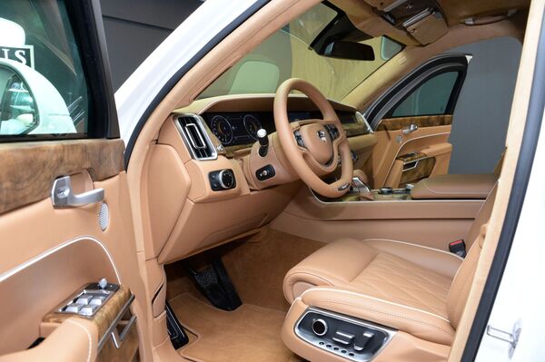 Made in Russia: la limusina de lujo Aurus 'sale de la sombra' en Abu Dabi Made in Russia: la limusina de lujo Aurus 'sale de la sombra' en Abu Dabi - Sputnik Mundo