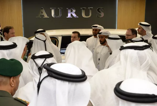 Made in Russia: la limusina de lujo Aurus 'sale de la sombra' en Abu Dabi Made in Russia: la limusina de lujo Aurus 'sale de la sombra' en Abu Dabi - Sputnik Mundo