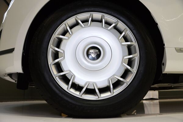 Made in Russia: la limusina de lujo Aurus 'sale de la sombra' en Abu Dabi Made in Russia: la limusina de lujo Aurus 'sale de la sombra' en Abu Dabi - Sputnik Mundo