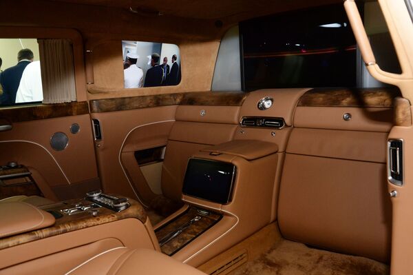 Made in Russia: la limusina de lujo Aurus 'sale de la sombra' en Abu Dabi Made in Russia: la limusina de lujo Aurus 'sale de la sombra' en Abu Dabi - Sputnik Mundo