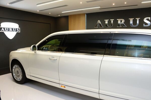 Made in Russia: la limusina de lujo Aurus 'sale de la sombra' en Abu Dabi Made in Russia: la limusina de lujo Aurus 'sale de la sombra' en Abu Dabi - Sputnik Mundo