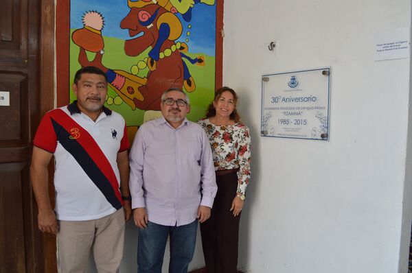 El director del plantel, Alberto Agustín Barceló, el subdirector de Educación del ayuntamiento, Aldo Díaz Novelo - Sputnik Mundo