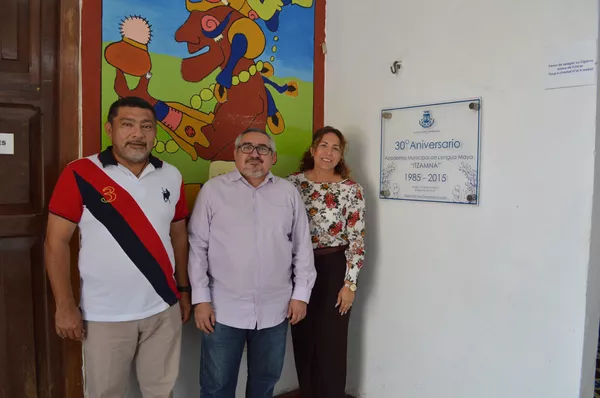 El director del plantel, Alberto Agustín Barceló, el subdirector de Educación del ayuntamiento, Aldo Díaz Novelo El director del plantel, Alberto Agustín Barceló, el subdirector de Educación del ayuntamiento, Aldo Díaz Novelo - Sputnik Mundo