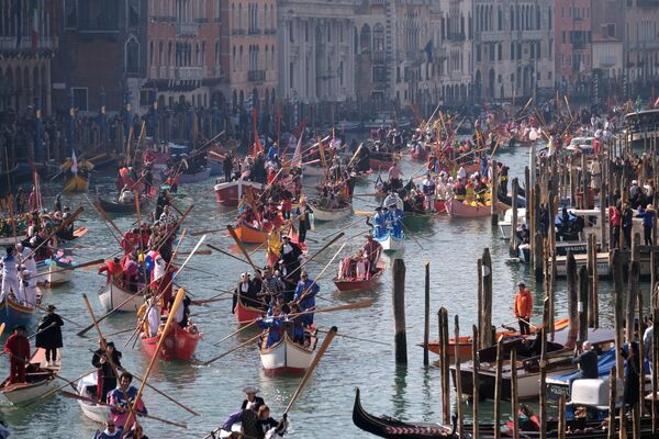 Carnaval de Venecia: desfile de barcos, festival de Marías y 'vuelo del ángel' - Sputnik Mundo