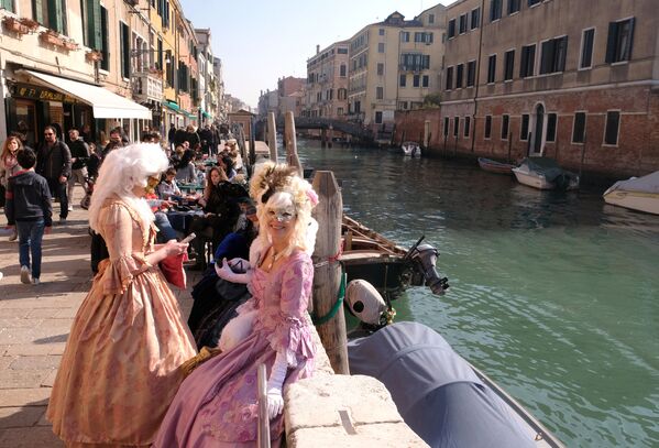 Carnaval de Venecia: desfile de barcos, festival de Marías y 'vuelo del ángel' - Sputnik Mundo