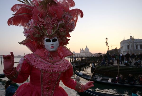 Carnaval de Venecia: desfile de barcos, festival de Marías y 'vuelo del ángel' - Sputnik Mundo