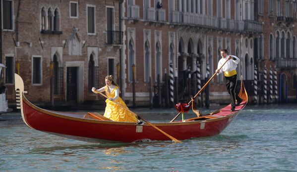 Carnaval de Venecia: desfile de barcos, festival de Marías y 'vuelo del ángel' - Sputnik Mundo