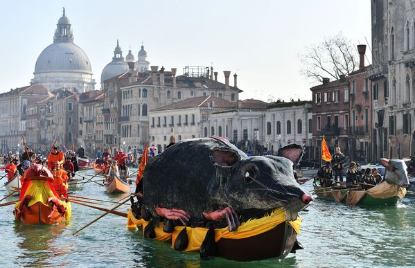 Carnaval de Venecia: desfile de barcos, festival de Marías y 'vuelo del ángel' - Sputnik Mundo