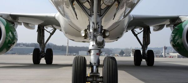 El tren de aterrizaje de un avión (imagen referencial) - Sputnik Mundo