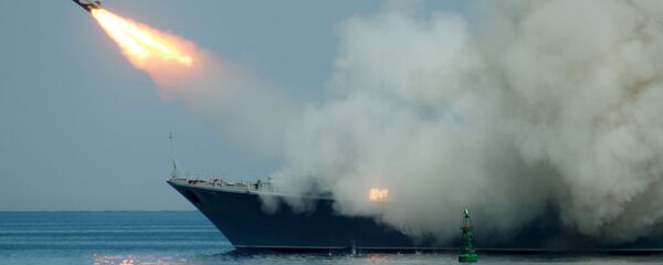 Lanzamiento de un misil desde un buque - Sputnik Mundo