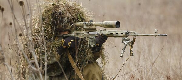 Un francotirador durante unas maniobras (archivo) - Sputnik Mundo