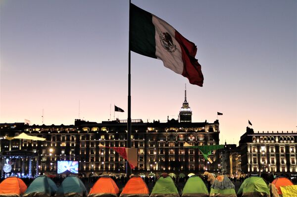 Ciudad de México. Plantón de artesanos indígenas que luchan por un espacio para trabajar en el centro de la capital. - Sputnik Mundo