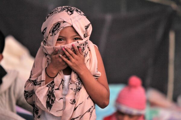 Ciudad de México. Niña desplazada por grupos paramilitares en el estado de Guerrero, permanece en un plantón frente el Palacio Nacional. - Sputnik Mundo