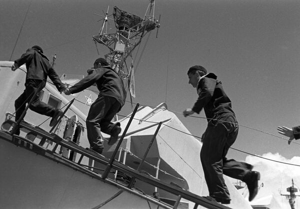 Ejercicios militares: la URSS vs Rusia - Sputnik Mundo