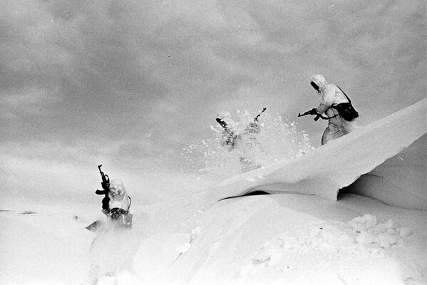 Ejercicios militares: la URSS vs Rusia - Sputnik Mundo