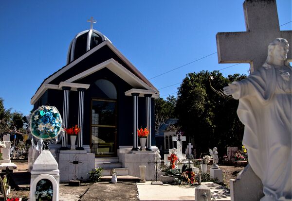 Culiacán, Sinaloa. Una de las pequeñas tumbas de Jardines del Humaya. - Sputnik Mundo
