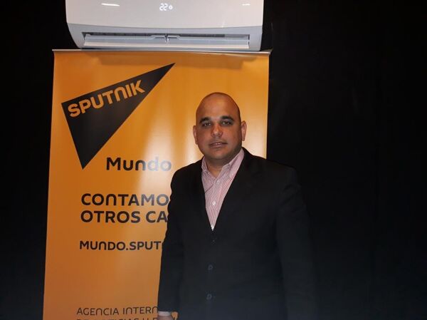 Cónsul general de Cuba en Uruguay, David Roblejo Balbuena. - Sputnik Mundo