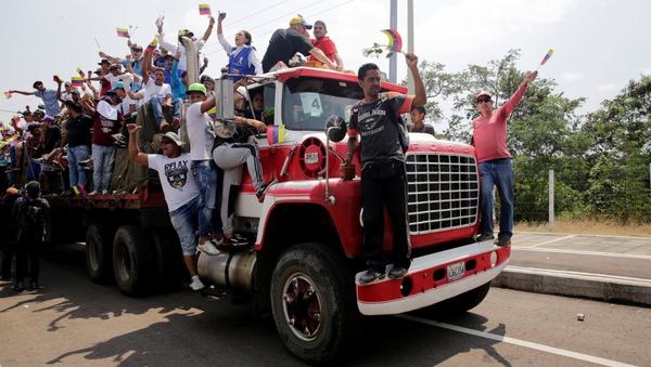 Camión con ayuda humanitaria en Cúcuta cerca de la frontera entre Colombia y Venezuela Camión con ayuda humanitaria en Cúcuta cerca de la frontera entre Colombia y Venezuela - Sputnik Mundo