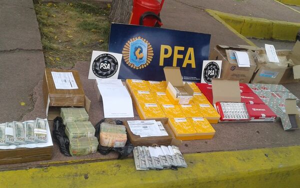 Fuerzas federales argentinas confiscan dinero y medicamentos en la terminal de autobuses de Guaymallén - Sputnik Mundo