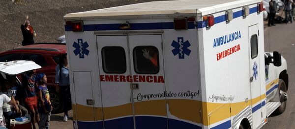 Ambulancia en la frontera entre Brasil y Venezuela - Sputnik Mundo