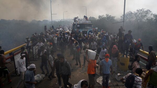 Un camion con ayuda humanitaria para Venezuela - Sputnik Mundo