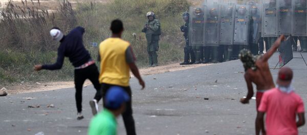 Situación en la frontera entre Venezuela y Brasil (24 de febrero) Situación en la frontera entre Venezuela y Brasil (24 de febrero) - Sputnik Mundo