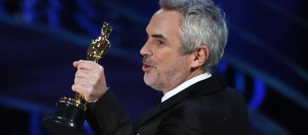 Alfonso Cuarón recibe el Oscar - Sputnik Mundo