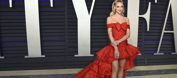 Sensualidad y elegancia: los atuendos más deslumbrantes de la 'afterparty' de los Oscar - Sputnik Mundo