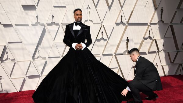 El actor Billy Porter, en la alfombra roja del evento - Sputnik Mundo