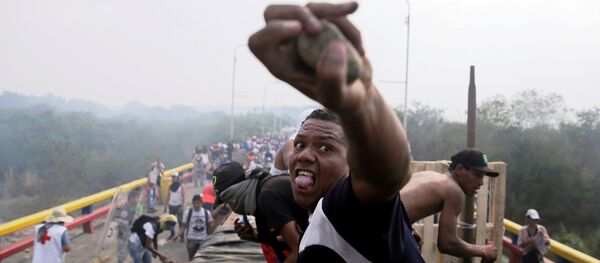 Situación en la frontera entre Venezuela y Brasil (23 de febrero) Situación en la frontera entre Venezuela y Brasil (23 de febrero) - Sputnik Mundo