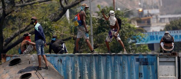 Manifestantes en el puente Simón Bolívar Manifestantes en el puente Simón Bolívar - Sputnik Mundo