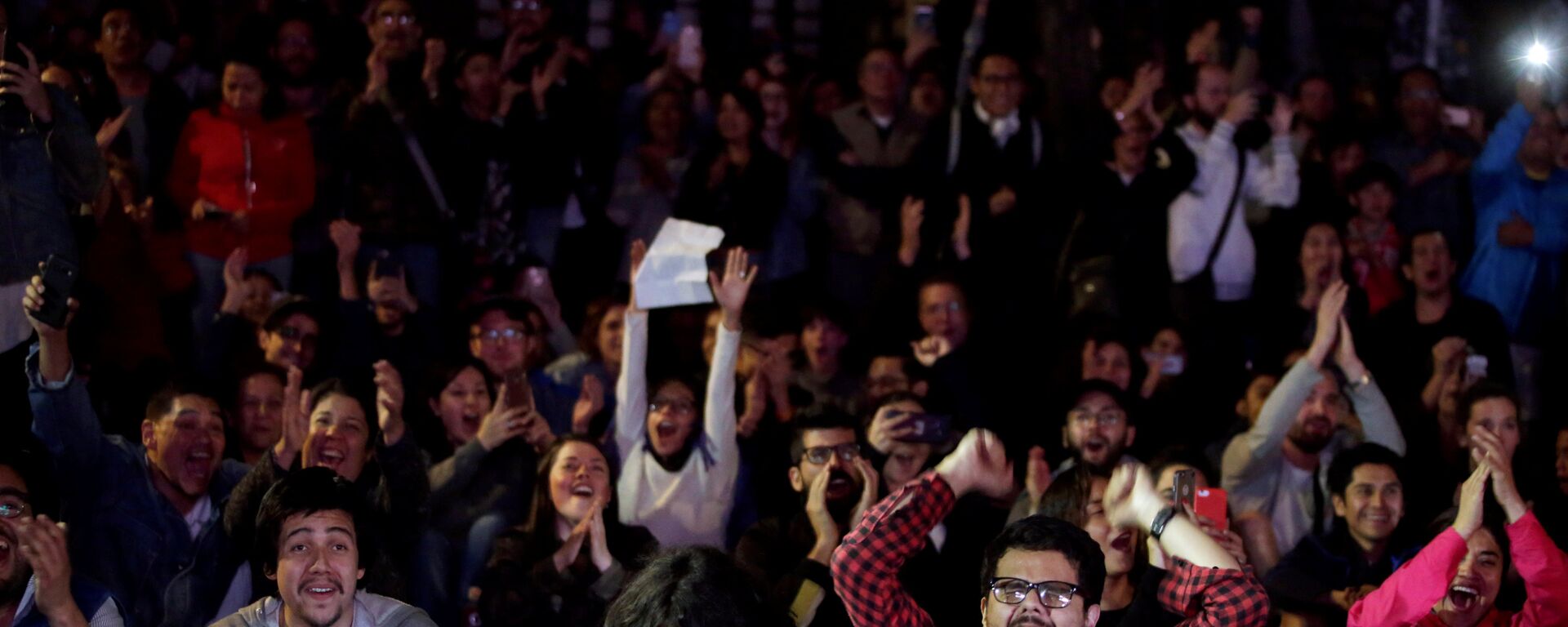 Vecinos de la colonia Roma de la ciudad de México miran la entrega de los premios Oscar - Sputnik Mundo, 1920, 25.02.2019