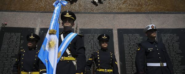 Un homenaje a los caídos argentinos en Malvinas - Sputnik Mundo