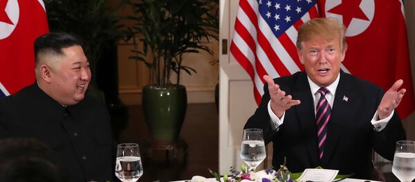 El líder norcoreano, Kim Jong-un y el presidente de EEUU, Donald Trump - Sputnik Mundo