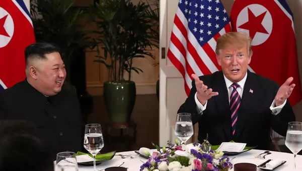 El líder norcoreano, Kim Jong-un y el presidente de EEUU, Donald Trump - Sputnik Mundo